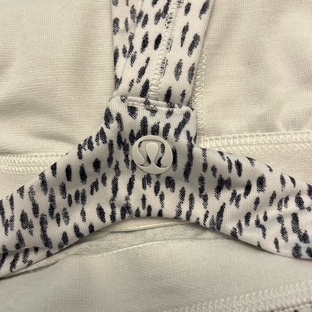 Racer back cross chest detail provides slimming Lululemon tank